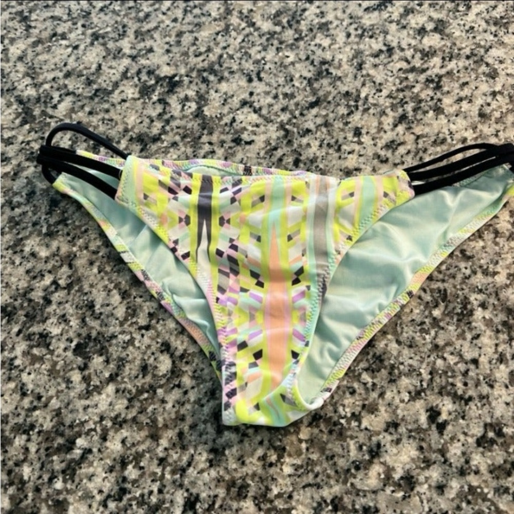 Victoria’s Secret cheeky bikini bottoms S
